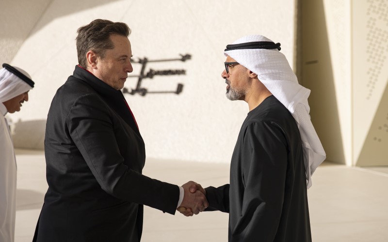 Elon Musk impulsa alianzas tecnológicas en Emiratos Árabes Unidos