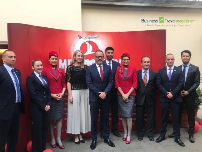 Embajador de Turquía en México Sr. Tahsin Timur Söylemez y esposa, directivos y colaboradores de Turkish Arlines 